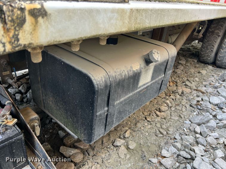 image for item II9048 2009 Crane Carrier Low Entry  refuse truck