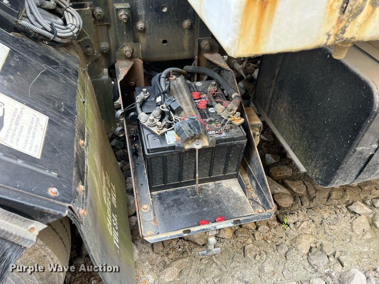 image for item II9048 2009 Crane Carrier Low Entry  refuse truck