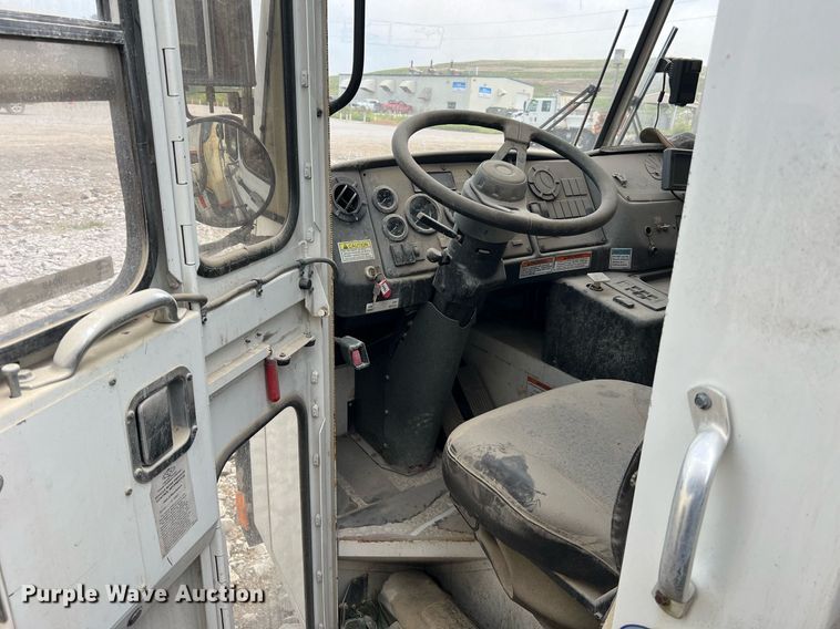 image for item II9048 2009 Crane Carrier Low Entry  refuse truck