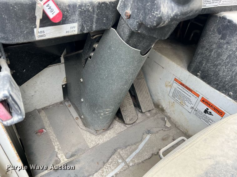 image for item II9048 2009 Crane Carrier Low Entry  refuse truck