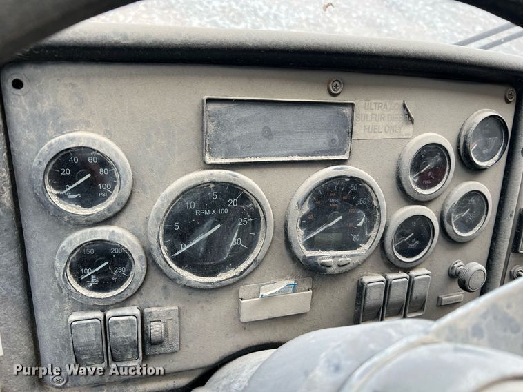 image for item II9048 2009 Crane Carrier Low Entry  refuse truck