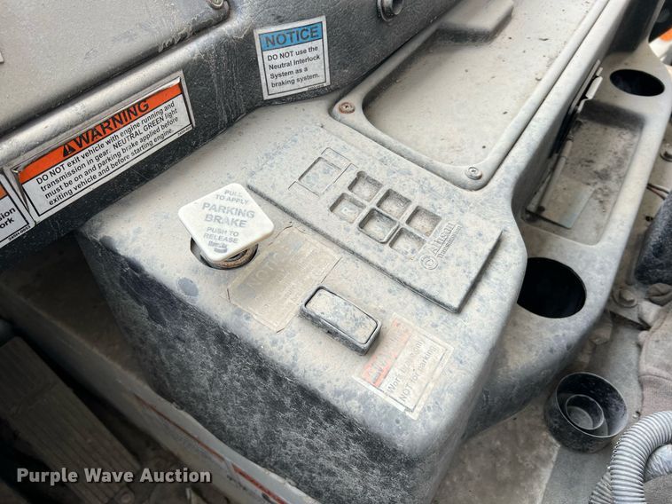 image for item II9048 2009 Crane Carrier Low Entry  refuse truck