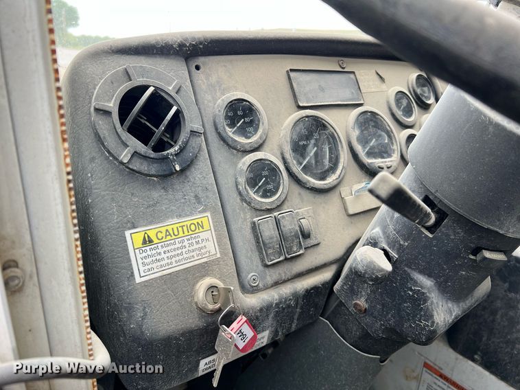 image for item II9048 2009 Crane Carrier Low Entry  refuse truck