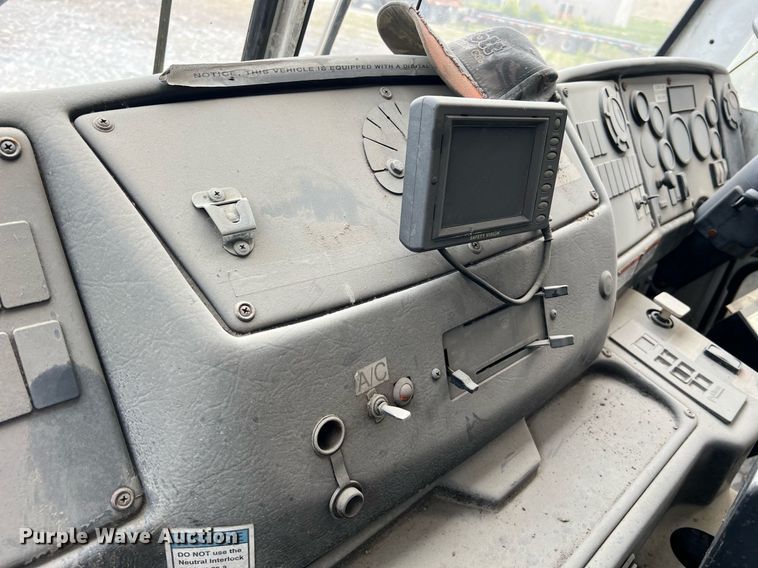 image for item II9048 2009 Crane Carrier Low Entry  refuse truck