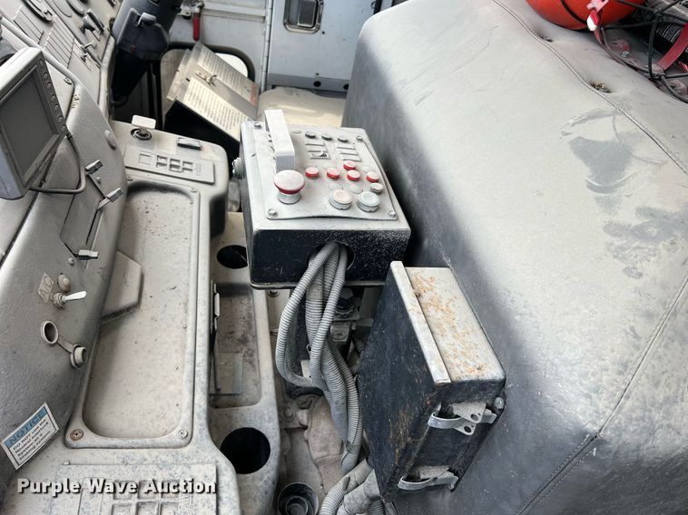 image for item II9048 2009 Crane Carrier Low Entry  refuse truck