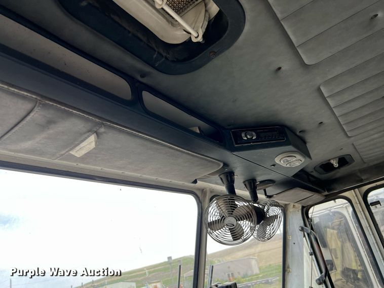 image for item II9048 2009 Crane Carrier Low Entry  refuse truck