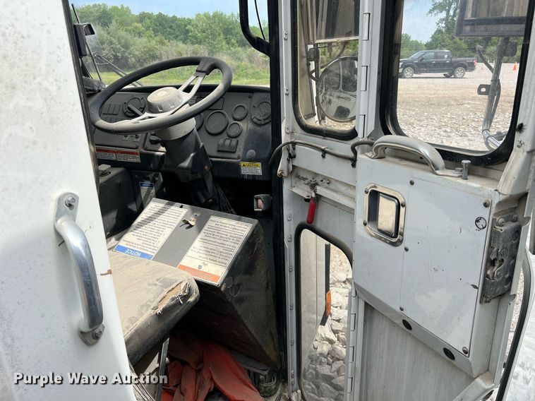 image for item II9048 2009 Crane Carrier Low Entry  refuse truck