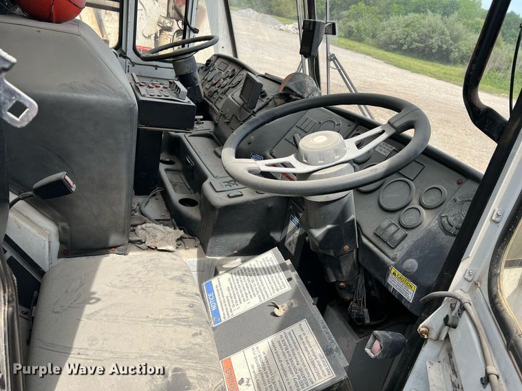 image for item II9048 2009 Crane Carrier Low Entry  refuse truck