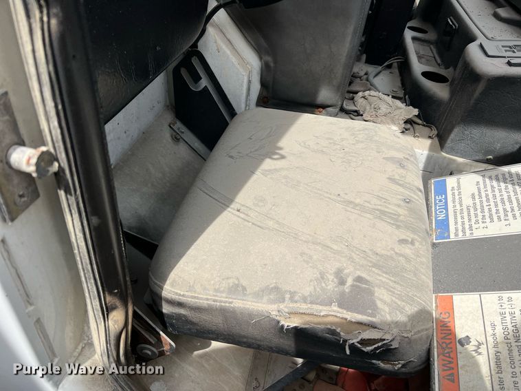 image for item II9048 2009 Crane Carrier Low Entry  refuse truck