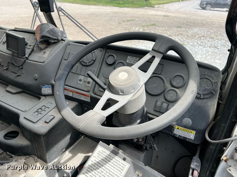 image for item II9048 2009 Crane Carrier Low Entry  refuse truck