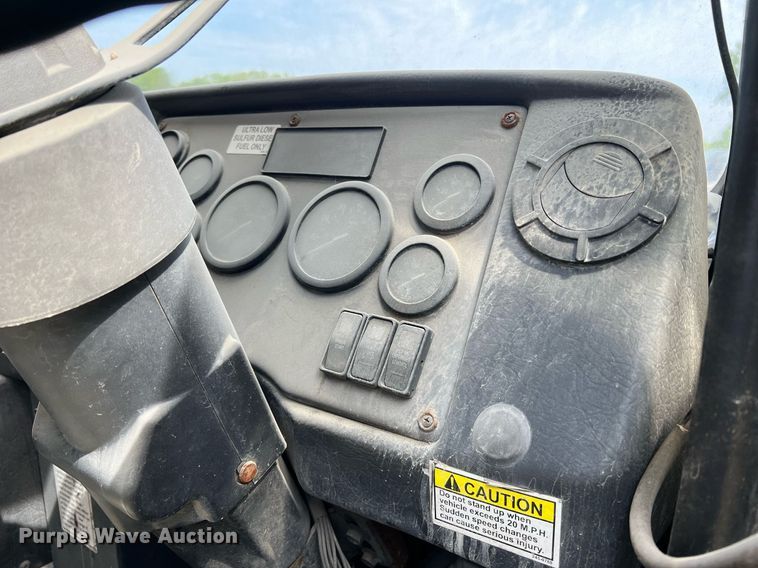 image for item II9048 2009 Crane Carrier Low Entry  refuse truck