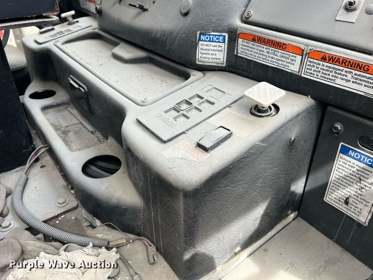 image for item II9048 2009 Crane Carrier Low Entry  refuse truck