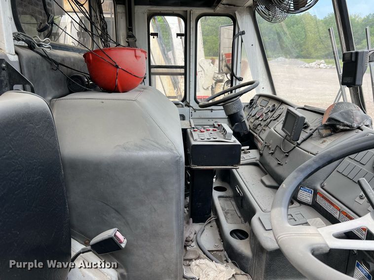 image for item II9048 2009 Crane Carrier Low Entry  refuse truck