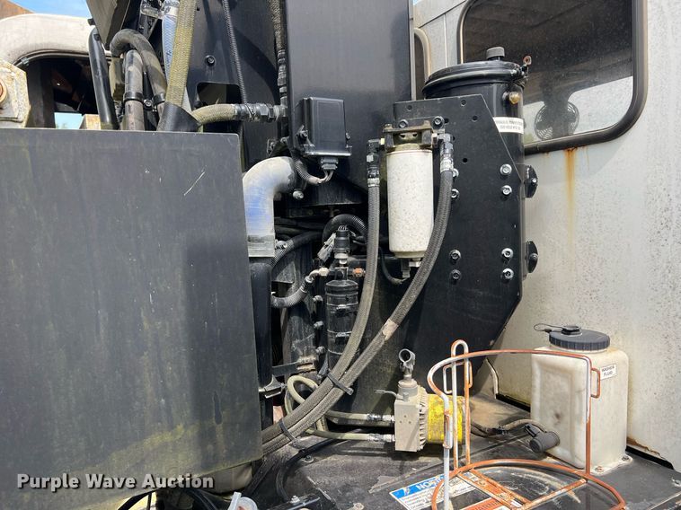 image for item II9048 2009 Crane Carrier Low Entry  refuse truck