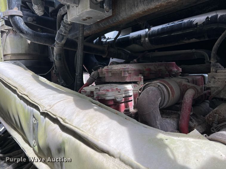 image for item II9048 2009 Crane Carrier Low Entry  refuse truck