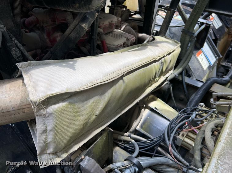 image for item II9048 2009 Crane Carrier Low Entry  refuse truck