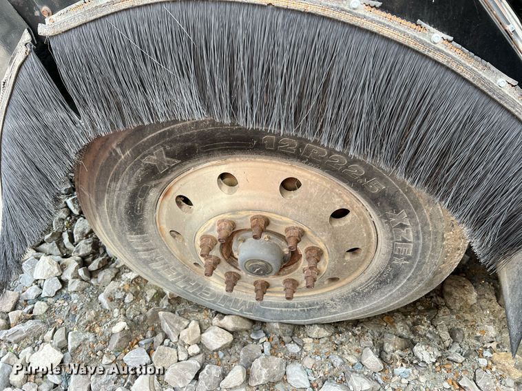 image for item II9048 2009 Crane Carrier Low Entry  refuse truck