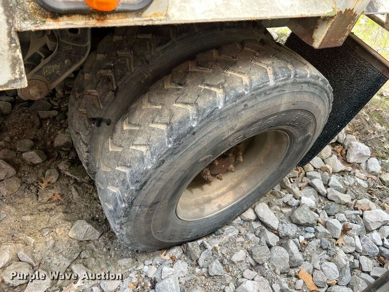 image for item II9048 2009 Crane Carrier Low Entry  refuse truck