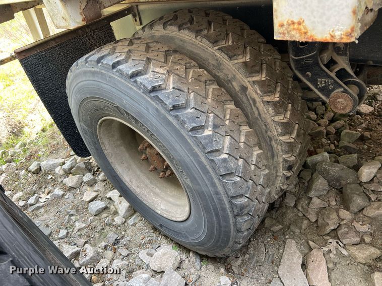 image for item II9048 2009 Crane Carrier Low Entry  refuse truck