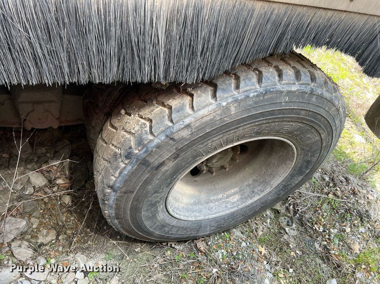 image for item II9049 2013 Crane Carrier Low Entry  refuse truck
