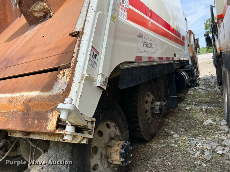 image for item II9050 Crane Carrier  refuse truck
