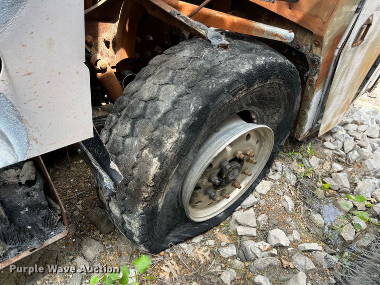 image for item II9050 Crane Carrier  refuse truck