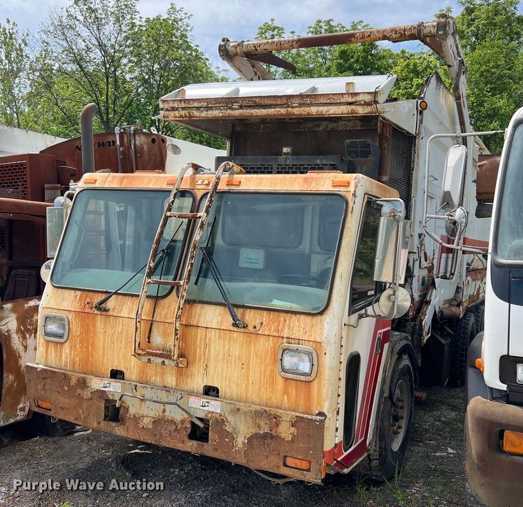 image for item II9051 Crane Carrier  refuse truck