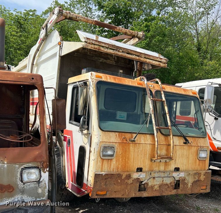 image for item II9051 Crane Carrier  refuse truck