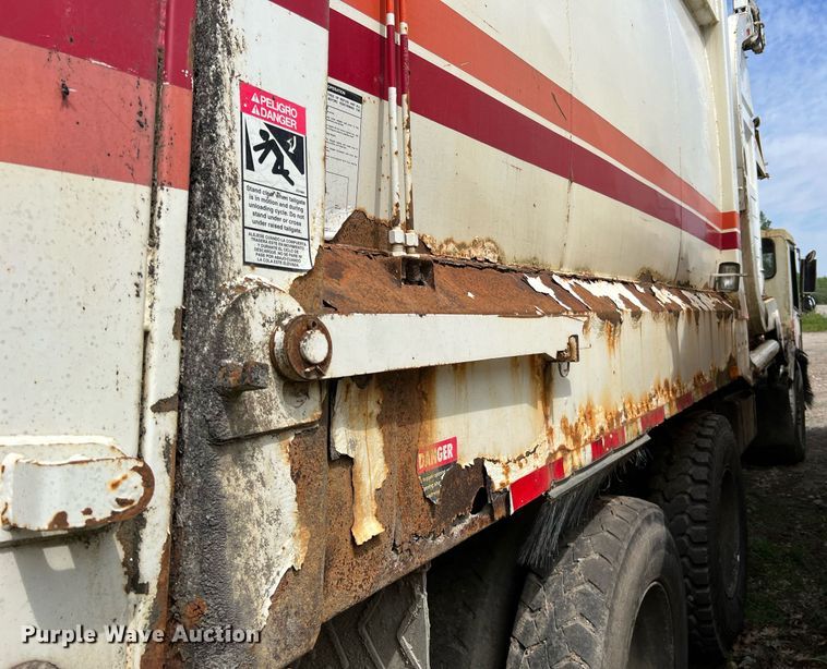 image for item II9051 Crane Carrier  refuse truck