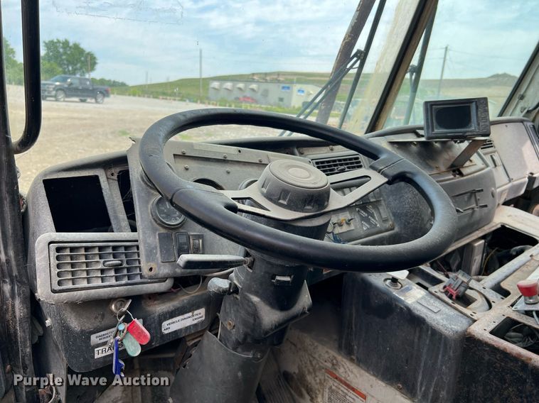 image for item II9051 Crane Carrier  refuse truck