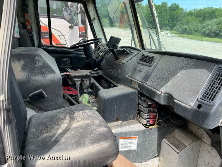 image for item II9051 Crane Carrier  refuse truck