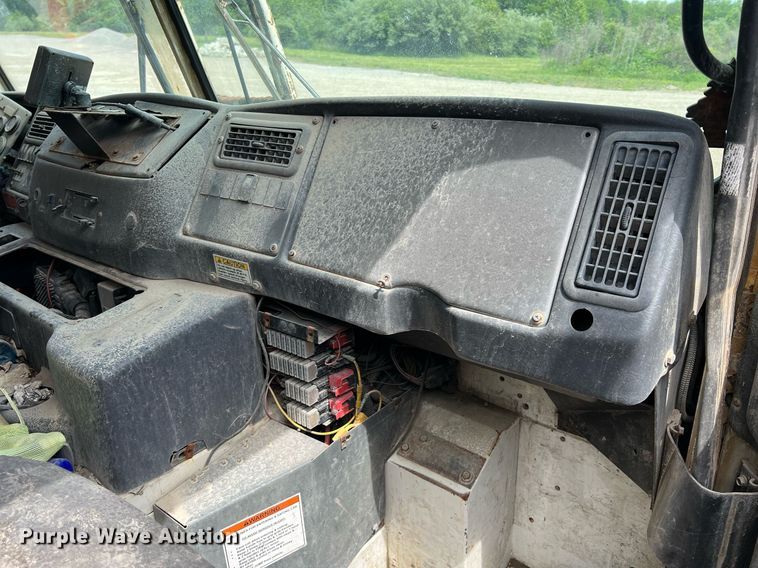 image for item II9051 Crane Carrier  refuse truck