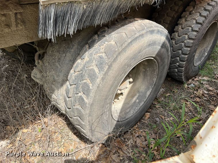 image for item II9051 Crane Carrier  refuse truck