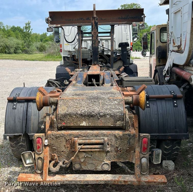 image for item II9052 2007 Chevrolet T8500  hook lift truck