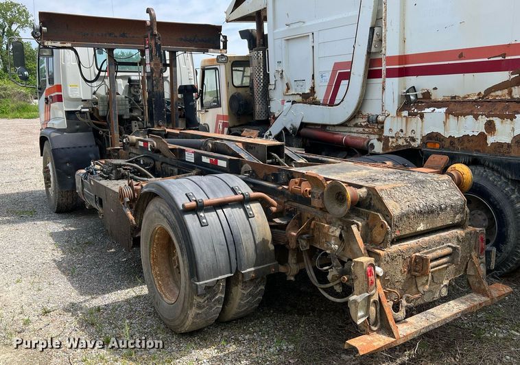 image for item II9052 2007 Chevrolet T8500  hook lift truck