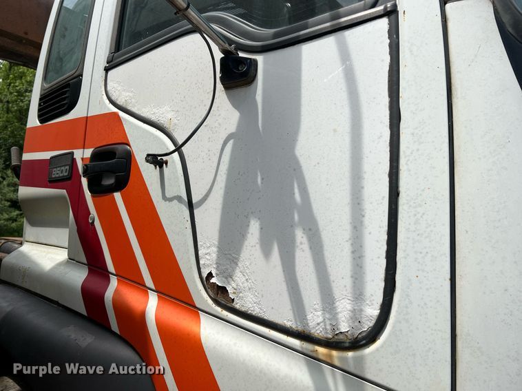 image for item II9052 2007 Chevrolet T8500  hook lift truck