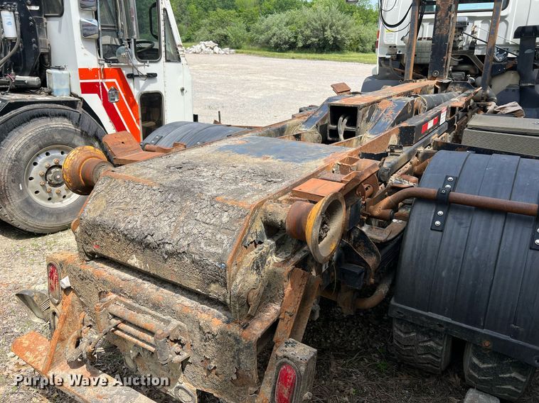 image for item II9052 2007 Chevrolet T8500  hook lift truck