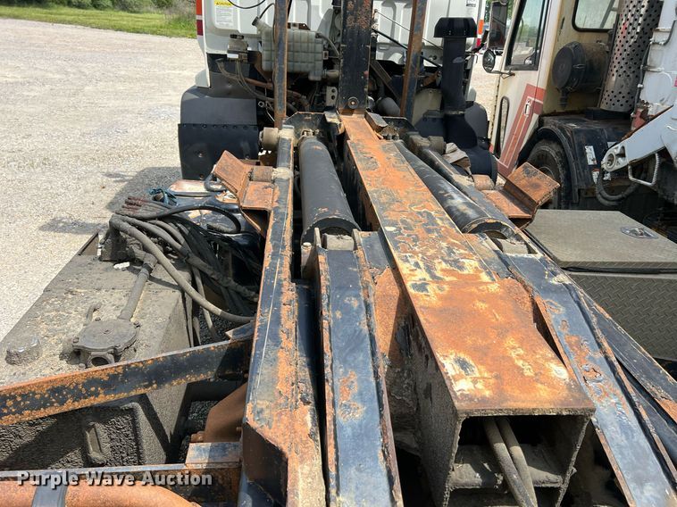 image for item II9052 2007 Chevrolet T8500  hook lift truck