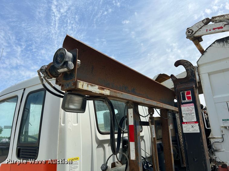 image for item II9052 2007 Chevrolet T8500  hook lift truck