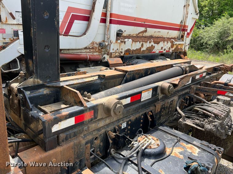 image for item II9052 2007 Chevrolet T8500  hook lift truck