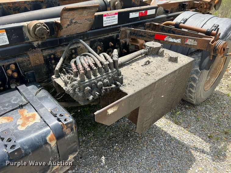 image for item II9052 2007 Chevrolet T8500  hook lift truck