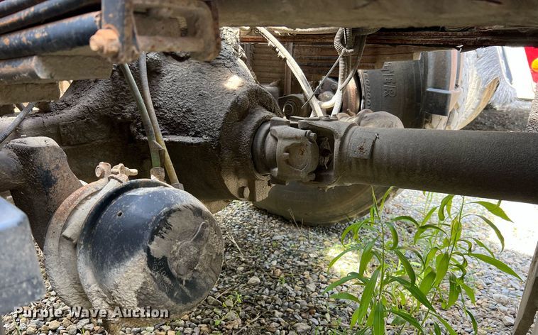 image for item II9052 2007 Chevrolet T8500  hook lift truck