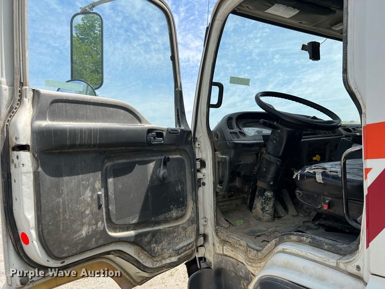 image for item II9052 2007 Chevrolet T8500  hook lift truck