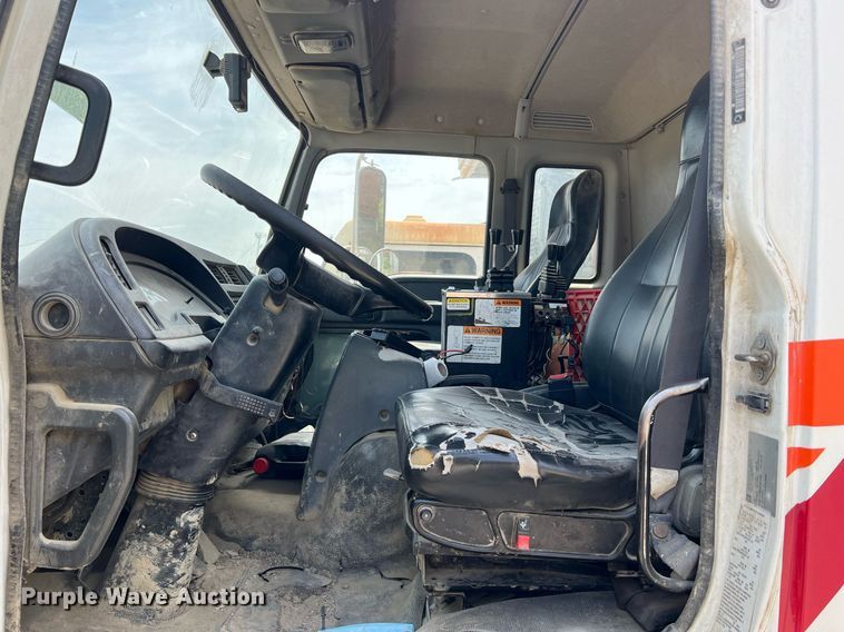 image for item II9052 2007 Chevrolet T8500  hook lift truck