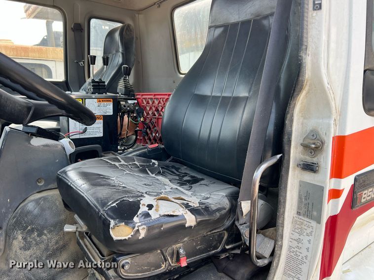 image for item II9052 2007 Chevrolet T8500  hook lift truck