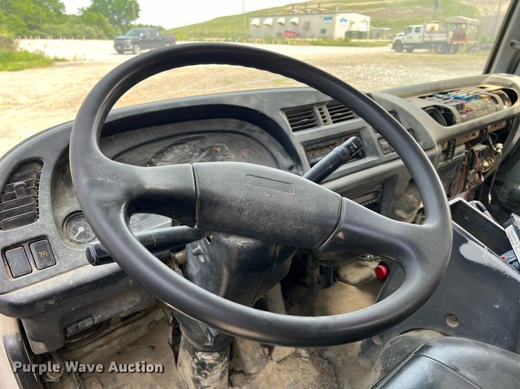 image for item II9052 2007 Chevrolet T8500  hook lift truck