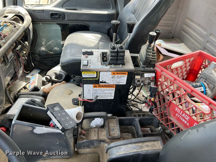 image for item II9052 2007 Chevrolet T8500  hook lift truck