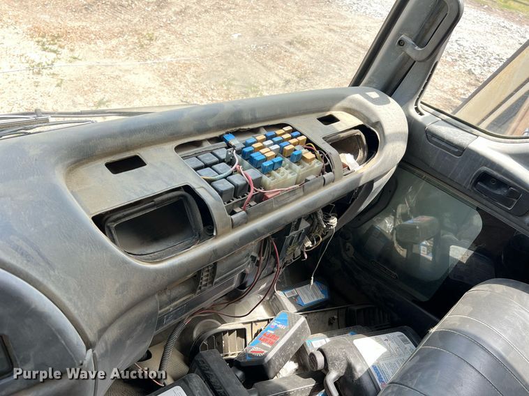 image for item II9052 2007 Chevrolet T8500  hook lift truck