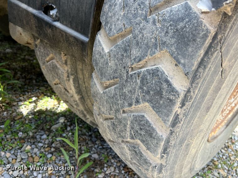 image for item II9052 2007 Chevrolet T8500  hook lift truck