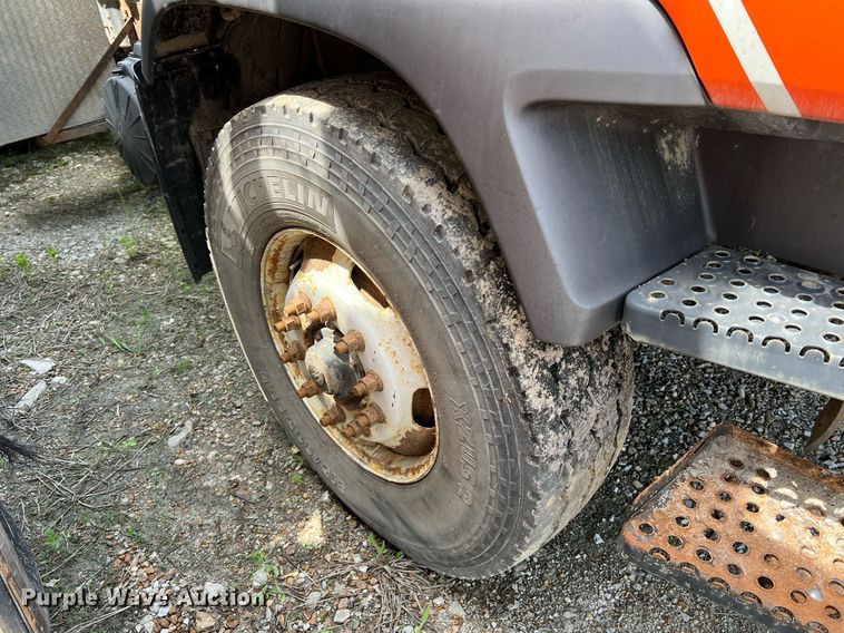 image for item II9052 2007 Chevrolet T8500  hook lift truck